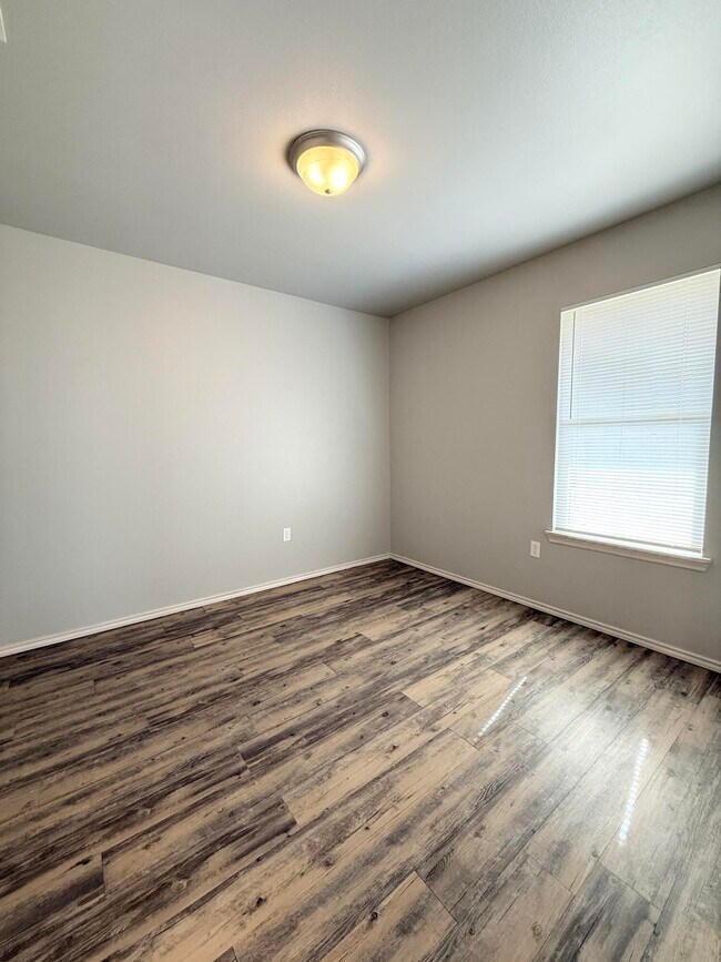 Building Photo - 1716 E 14th St