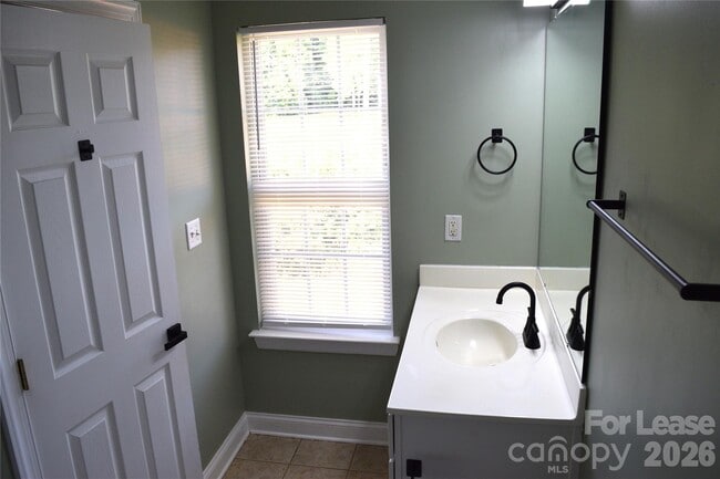 Building Photo - 6321 Park Creek Dr