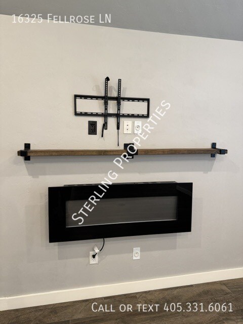 Building Photo - 16325 Fellrose Ln