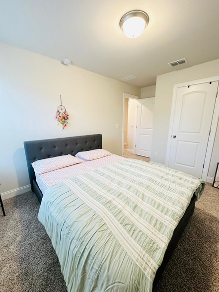 Building Photo - 276 Netherlands Blvd