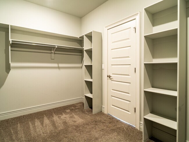 Building Photo - 1671 Sunrise Cir