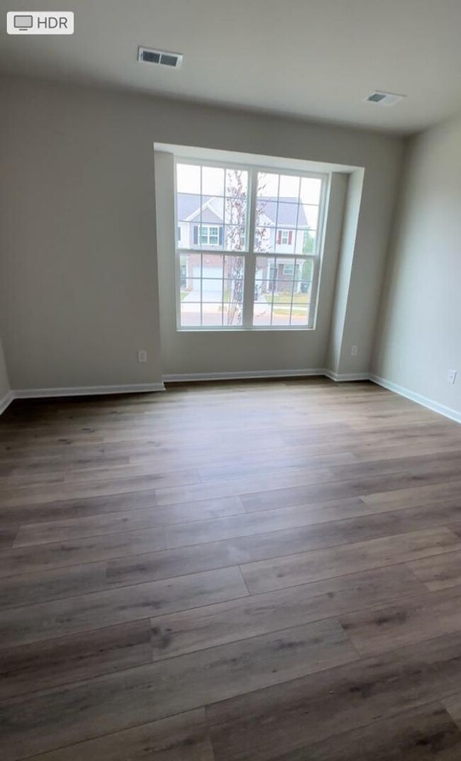 Building Photo - Brand New Large, 4BR End-Unit townhome in ...