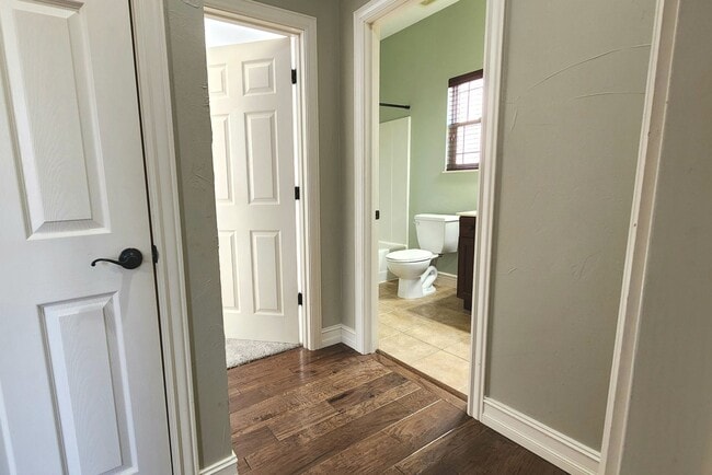 Building Photo - -NIXA- 5 bed 3 bath Home | TWO Large Maste...