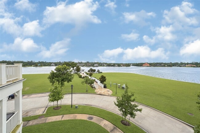 Building Photo - 210 Breezy Way