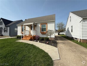 Building Photo - 13600 Ellwood Ave