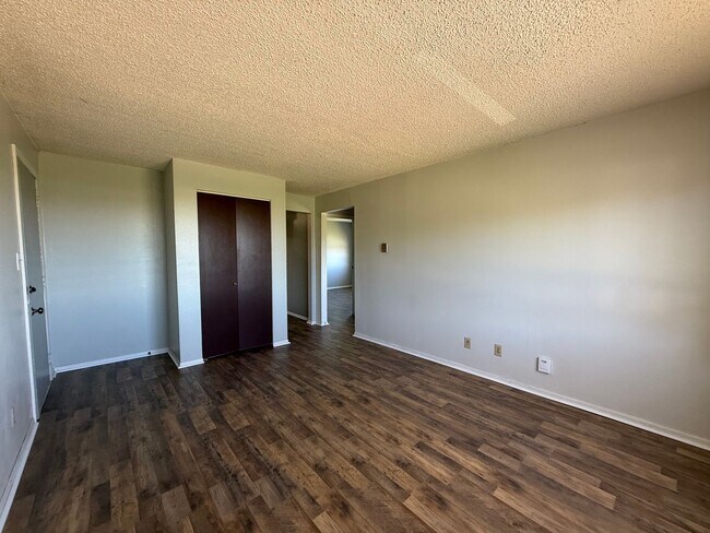Building Photo - 373 Southwest St