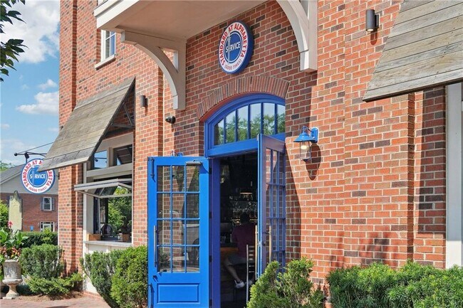 Building Photo - 5600 Surrey Ct