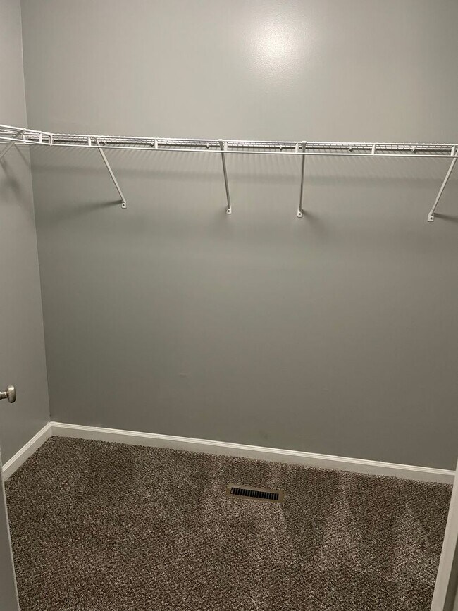 Building Photo - 118 Lowell Ct