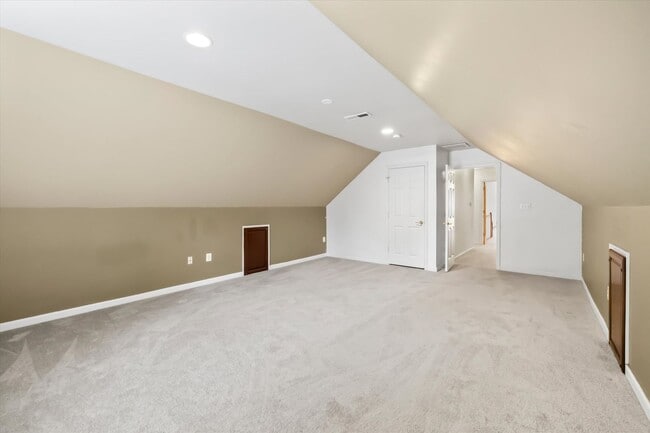 Building Photo - 4107 Lakeview Pkwy