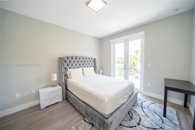 Building Photo - 3651 SW 26th St