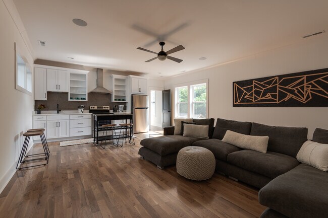 Building Photo - Cahal Ave Unit B