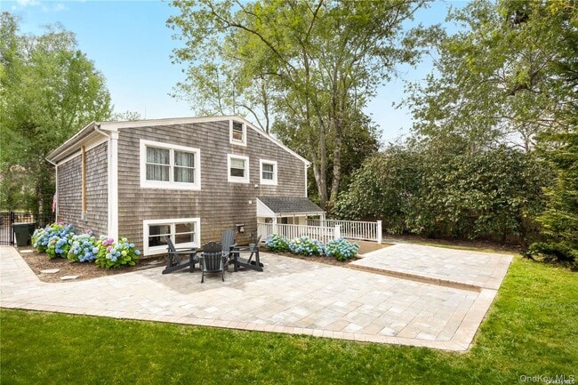 Building Photo - 29 Missapoque Ave