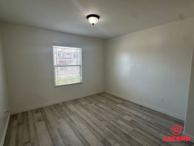 Building Photo - Gorgeous 2 Story Home off of Harris and Ol...