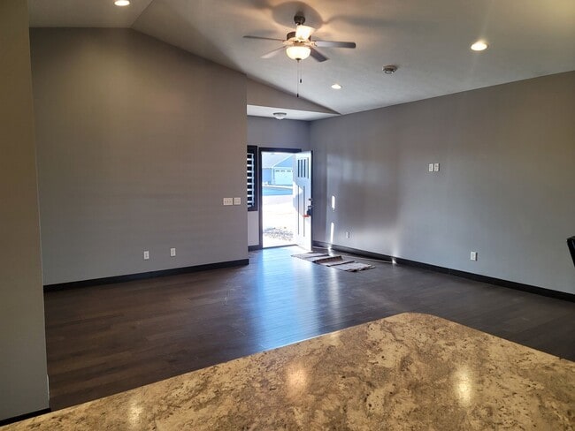Building Photo - Three bedroom two bathroom triple garage house