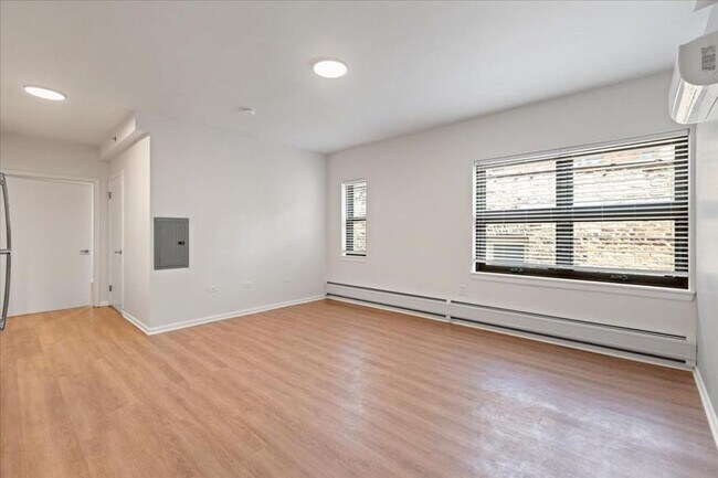 Building Photo - 1 bedroom in Chicago IL 60640