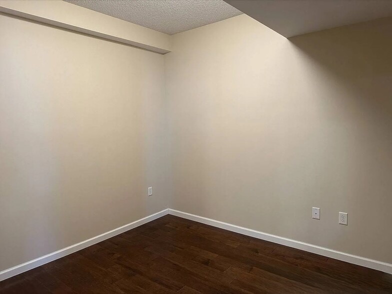 bedroom - 2040 Como Ave