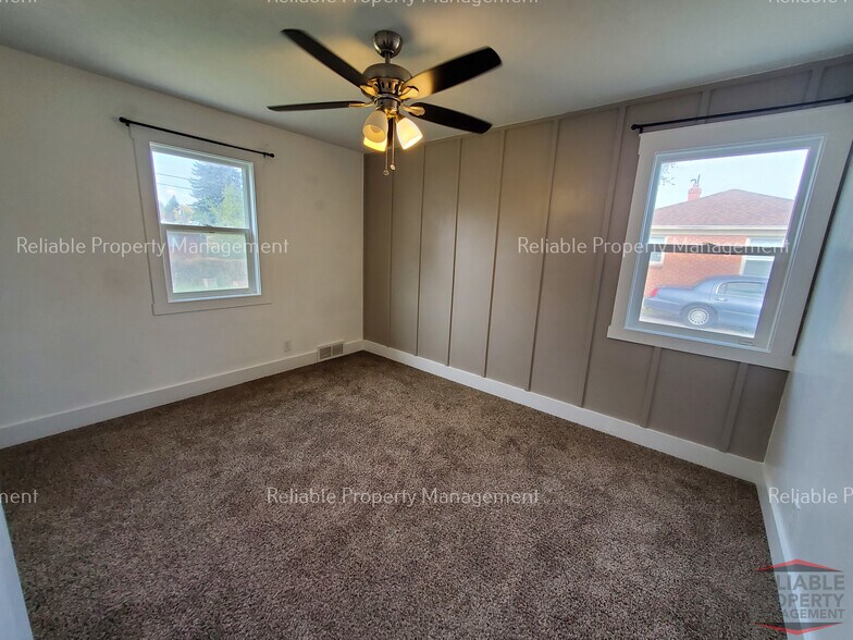 Building Photo - 350 Holbrook Dr