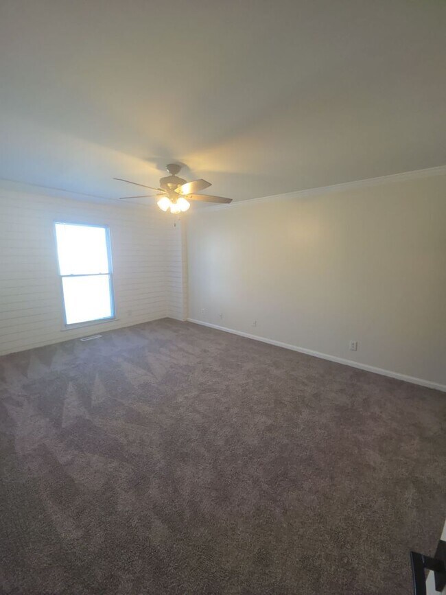 Building Photo - Beautifully Renovated 3-Bedroom Single-Family Home with 2-Car Garage Near HWY 111