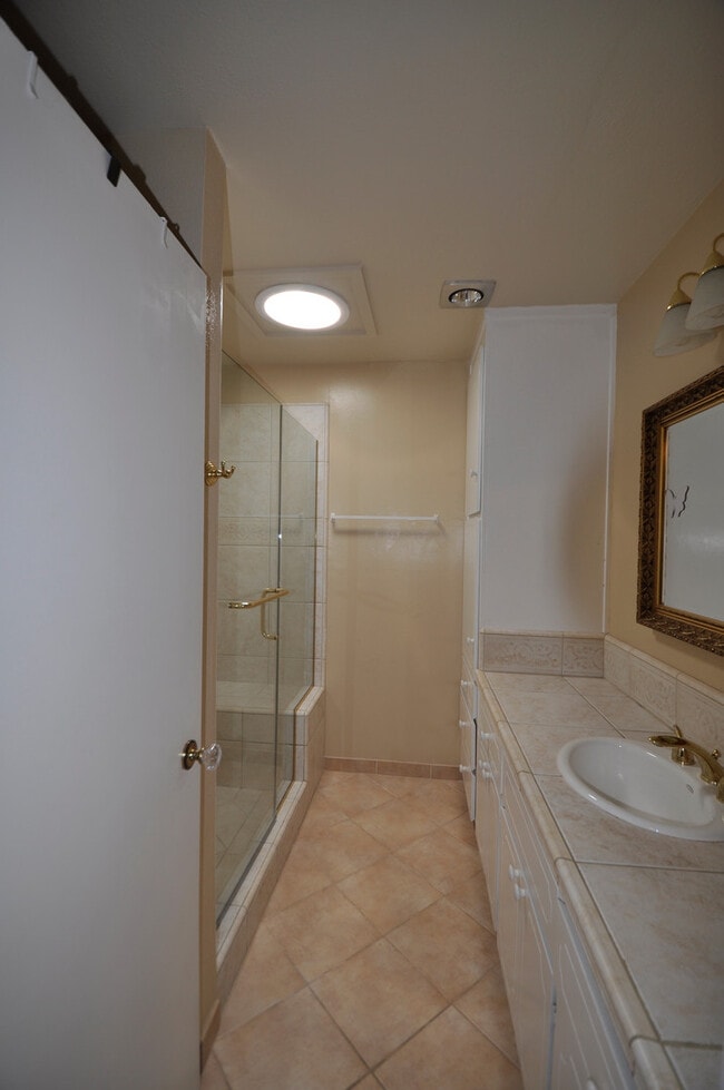 Building Photo - Condo In The Villages