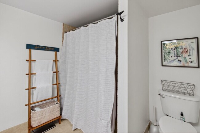 Building Photo - 1100 Scotia Dr