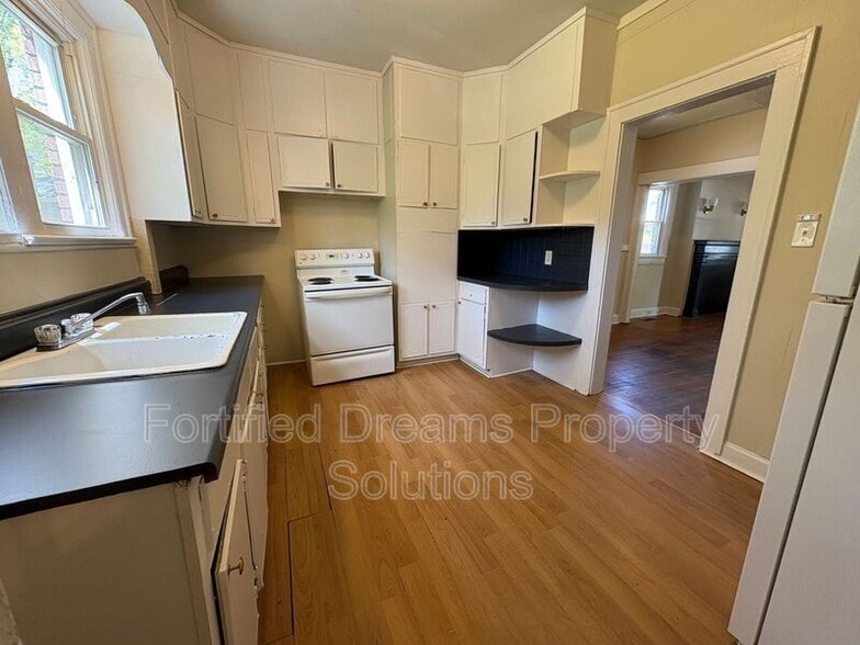 Building Photo - 2354 N Patterson Ave