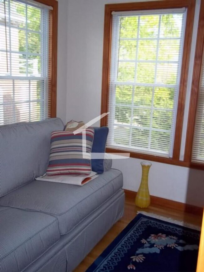 Building Photo - Single-Family House, Garage Parking, Central Heat/AC, In-Unit Washer and Dryer