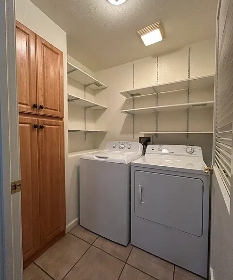 Building Photo - 1360 Shady Ln