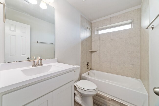 Building Photo - 12923 Crombie Dr