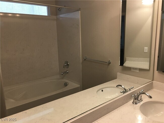 Building Photo - 9857 Mercer Ests Ct