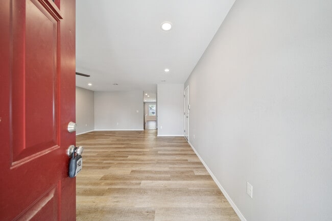 Building Photo - 5429 S Norfolk Ave