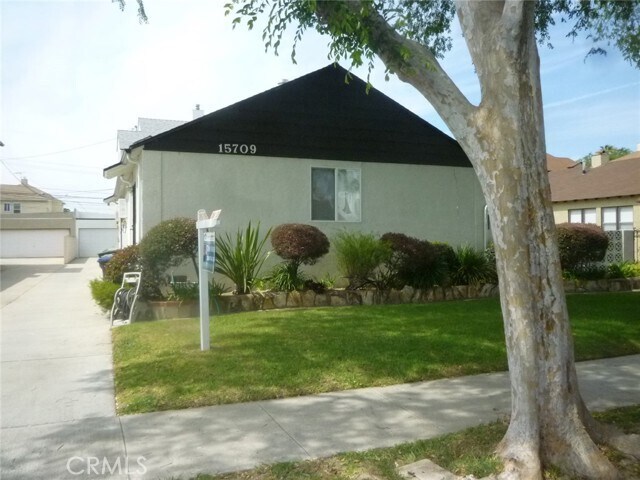 Building Photo - 15709 Brighton Ave