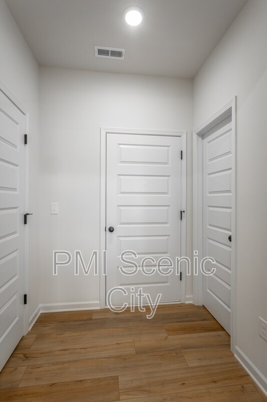 Building Photo - 9437 Cavalier Wy