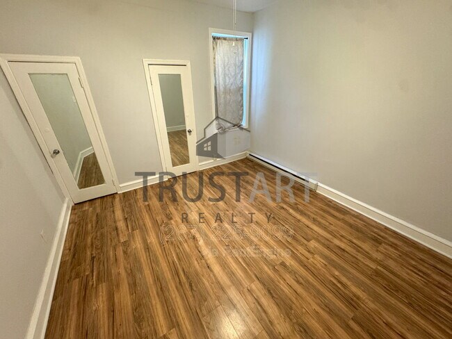Building Photo - 2446 N 33rd St