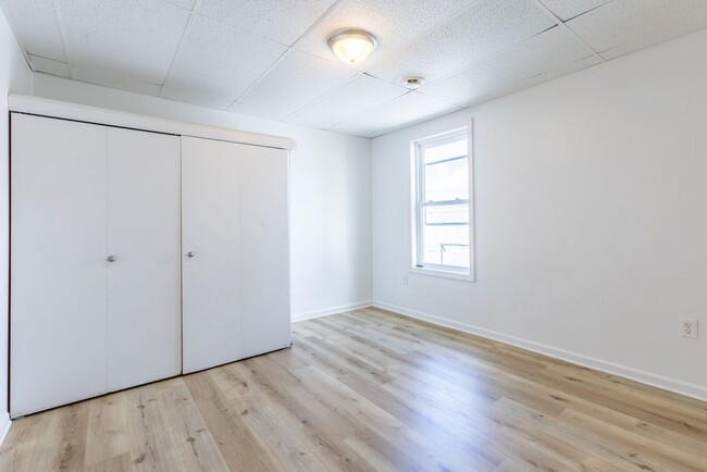 Building Photo - 742 E Warrington Ave