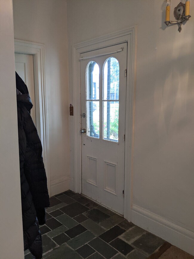 Building Photo - 501 W Forest Ave