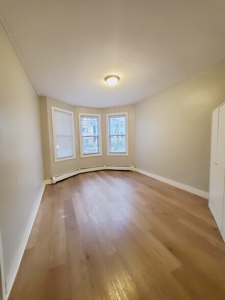 122 Randolph Ave 1L - 120 Randolph Ave