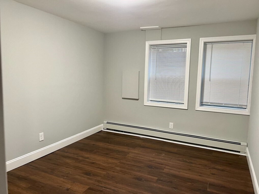 Building Photo - 4 Commonwealth Ct