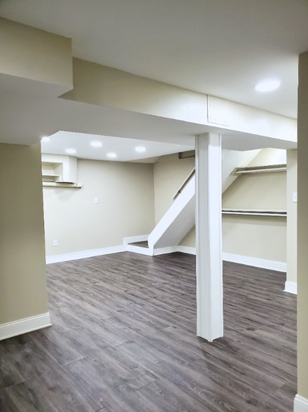 Building Photo - 90 E 8th Ave