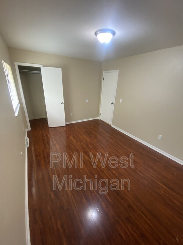 Building Photo - 6081 In the Pines Dr SE