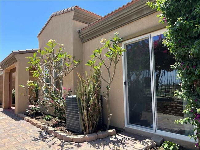 Building Photo - 77184 California Dr