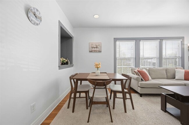 Building Photo - 1546 Lombardy St