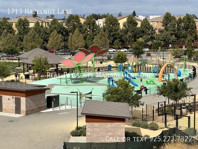 Building Photo - 1713 Hazelnut Ln