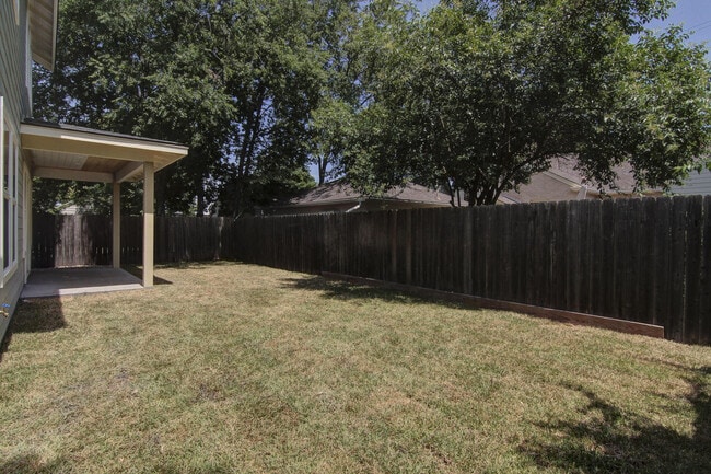 Building Photo - UT PRE-LEASE: 2013 Completely Remodeled 6 ...