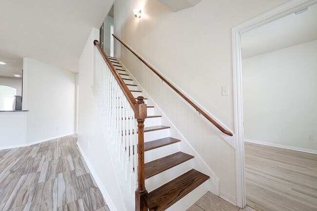 Building Photo - 10914 Chestnut Path Way