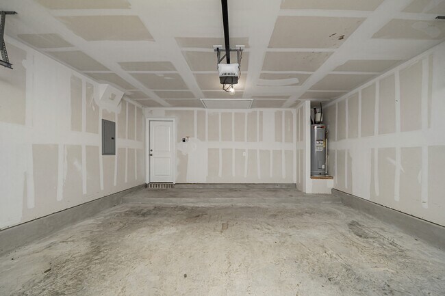 Building Photo - 623 Hollyhock Dr