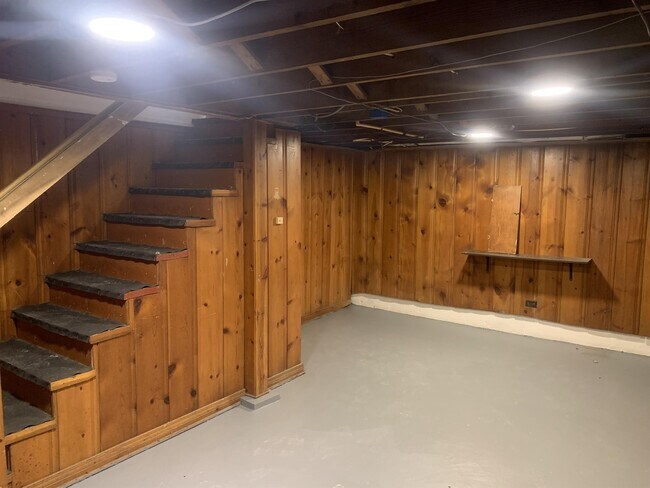 Building Photo - 999 Fairwood Ave