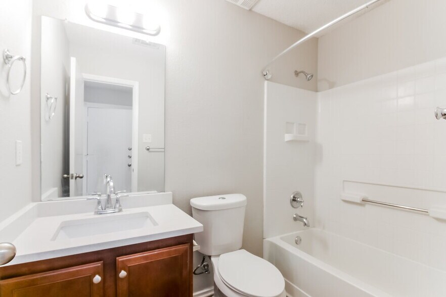 Building Photo - 10769 Braemoor Dr