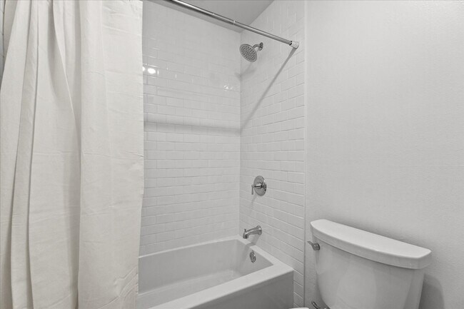 Building Photo - 10960 Ashton Ave