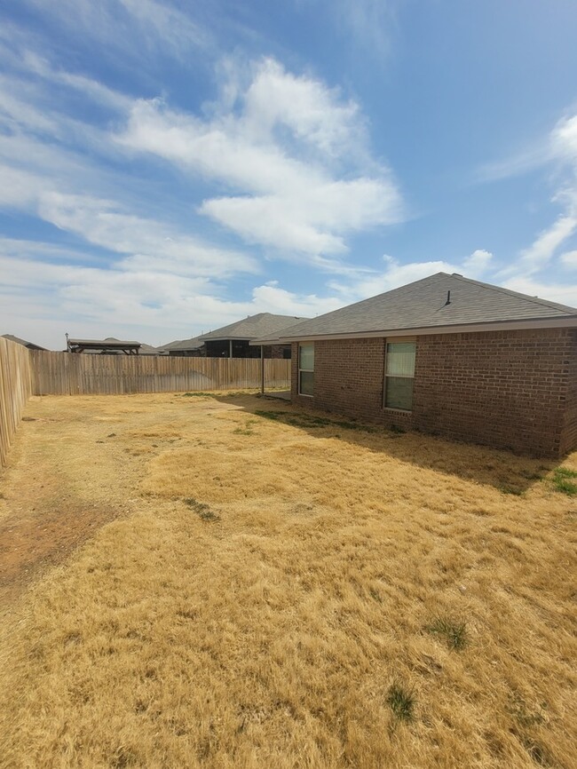 Building Photo - 3 bed 2 bath in Lone Star Trails!