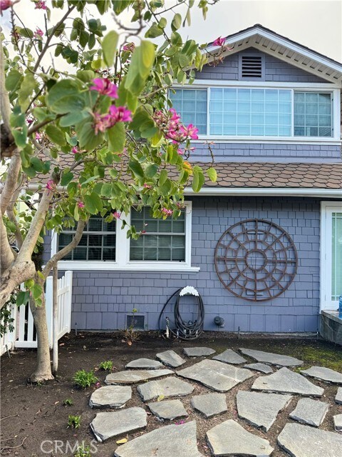 Building Photo - 437 Cypress Dr